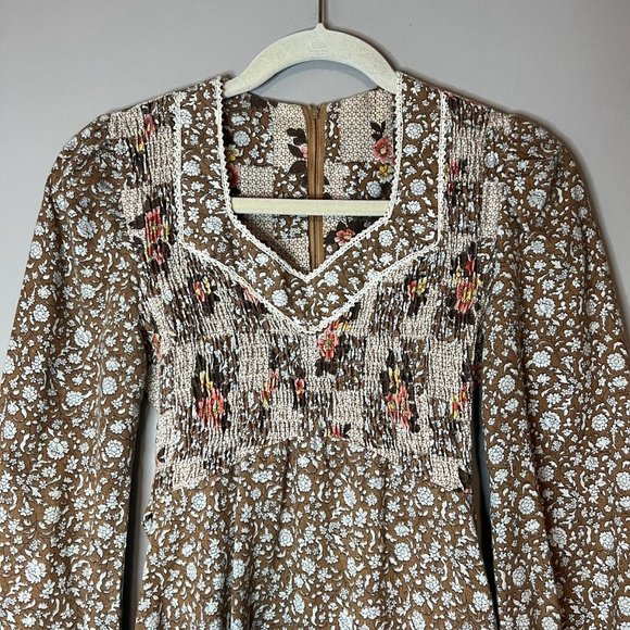 Vintage JODY T OF CALIFORNIA 70s Floral Prairie Folk Smocked Mini Dress - Picture 2 of 10